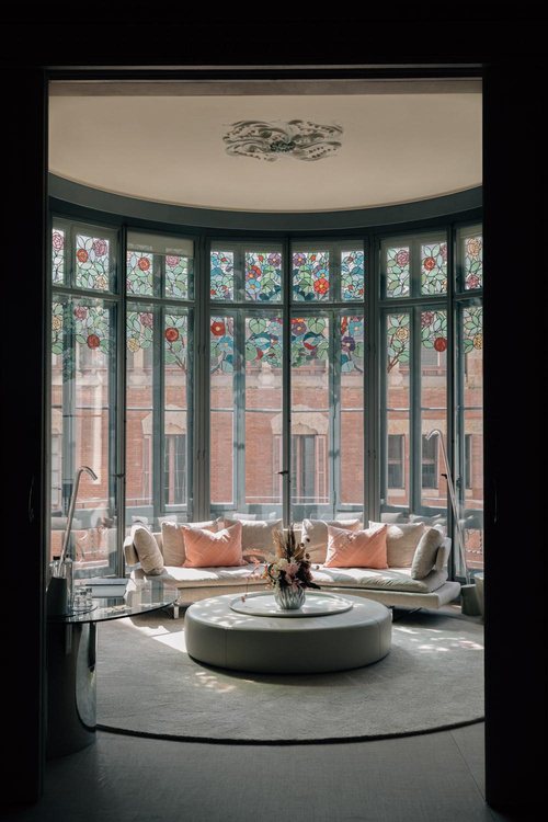 Round suite lounge beneath Modernista stained-glass windows
